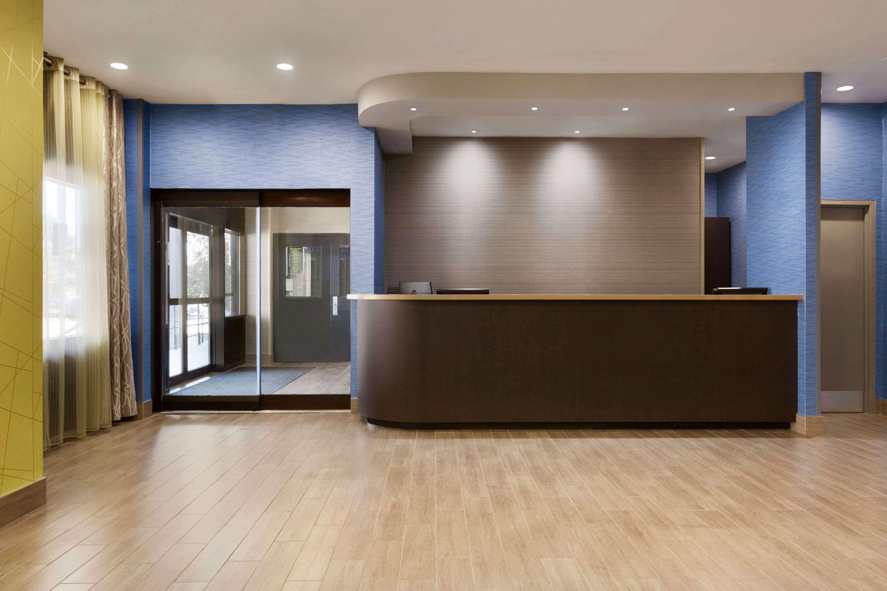 Travelodge By Wyndham Toronto East Экстерьер фото