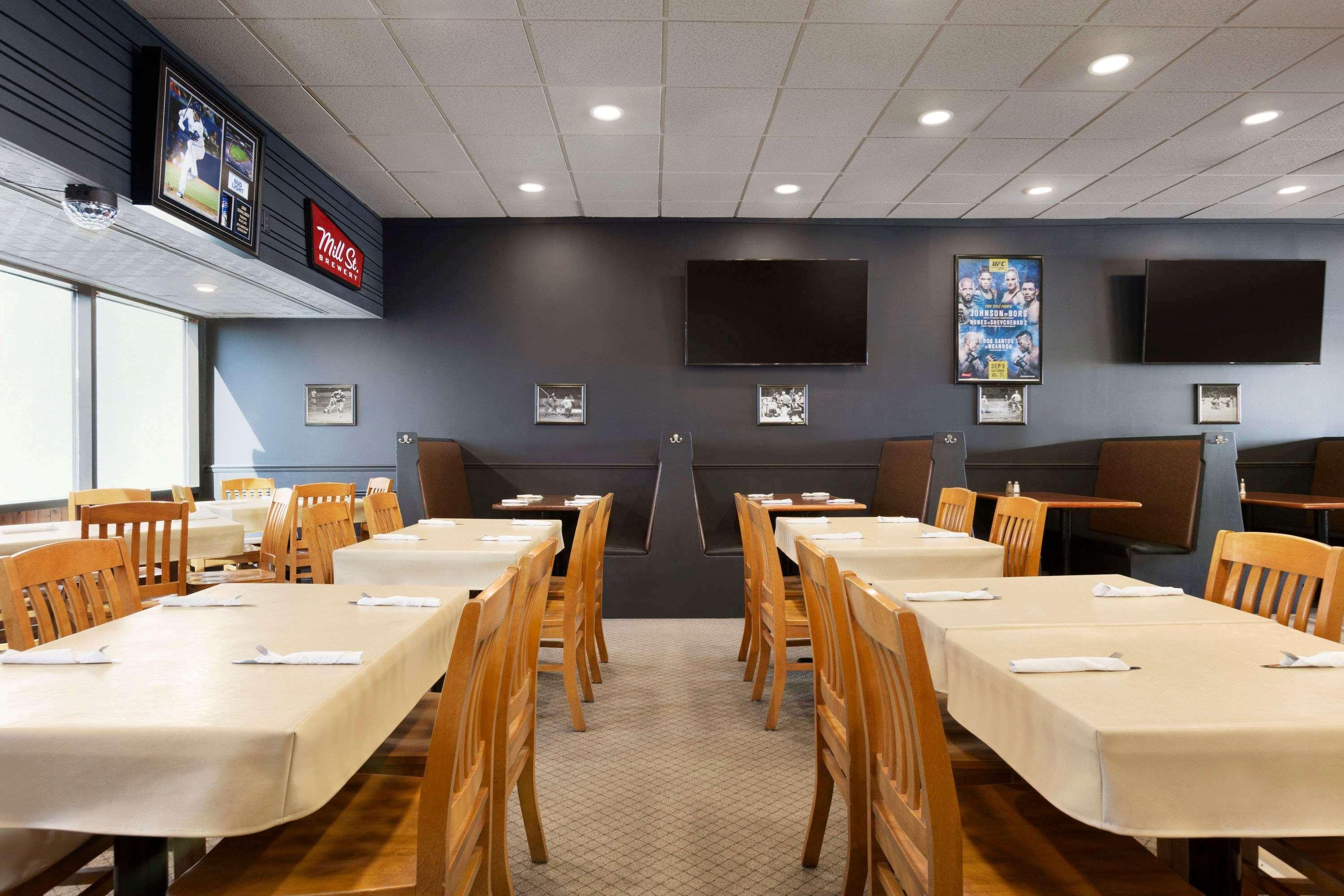 Travelodge By Wyndham Toronto East Экстерьер фото