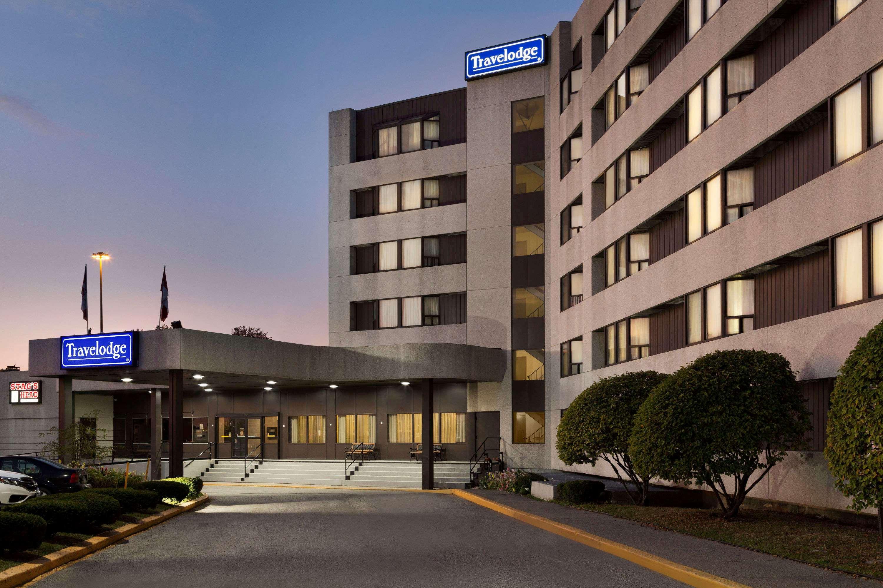 Travelodge By Wyndham Toronto East Экстерьер фото